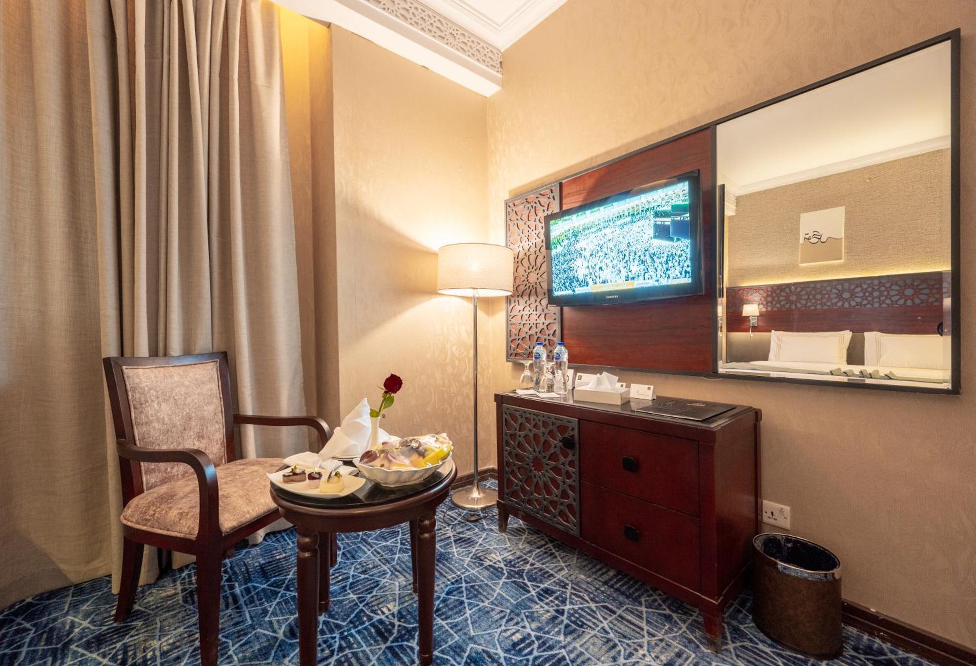 Shaza Regency Plaza Al Madinah 호텔 메디나 외부 사진 A room at the hotel