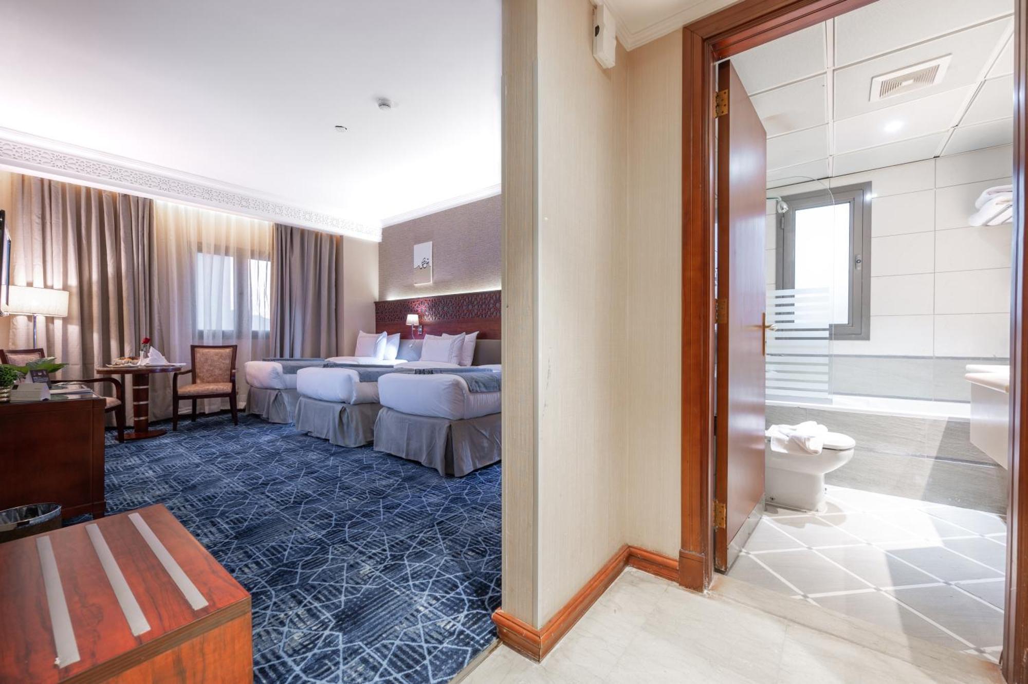 Shaza Regency Plaza Al Madinah 호텔 메디나 외부 사진 A room at the hotel