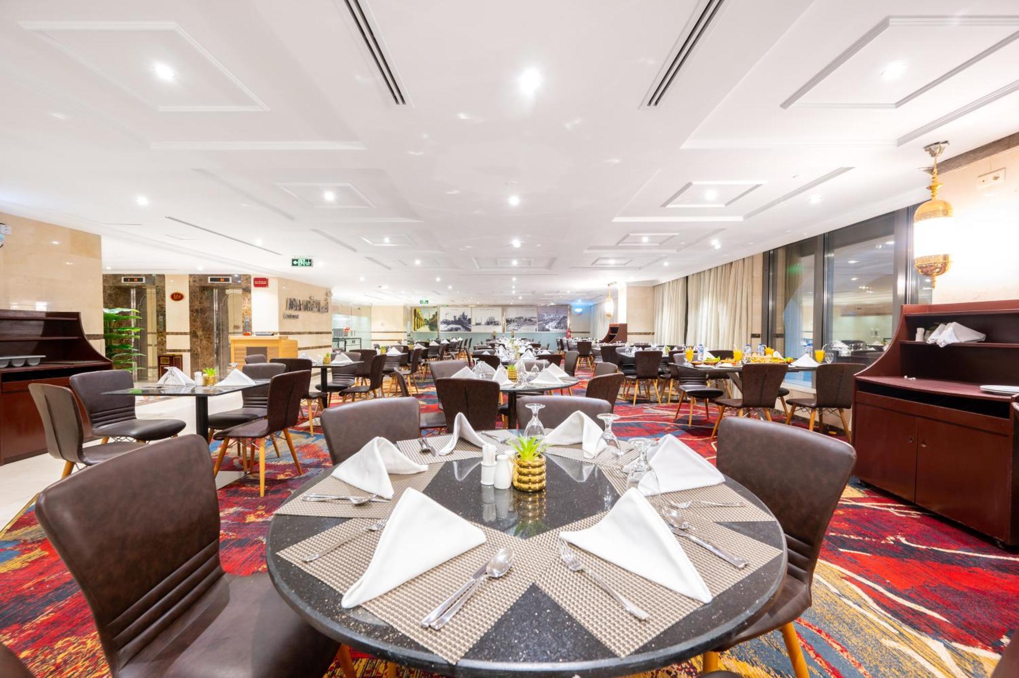 Shaza Regency Plaza Al Madinah 호텔 메디나 외부 사진 The Club at Tan Son Nhat International Airport