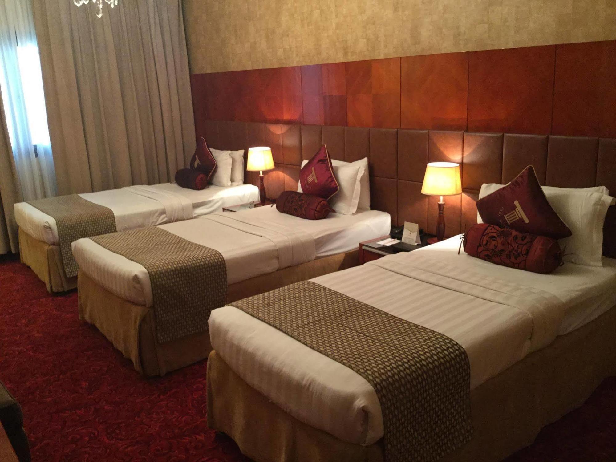 Shaza Regency Plaza Al Madinah 호텔 메디나 외부 사진 A room at the hotel