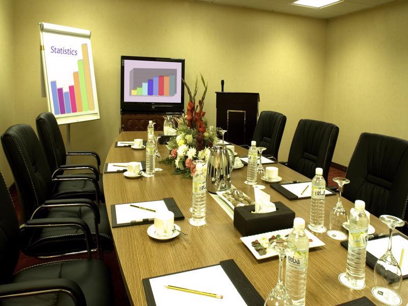 Shaza Regency Plaza Al Madinah 호텔 메디나 외부 사진 A boardroom meeting